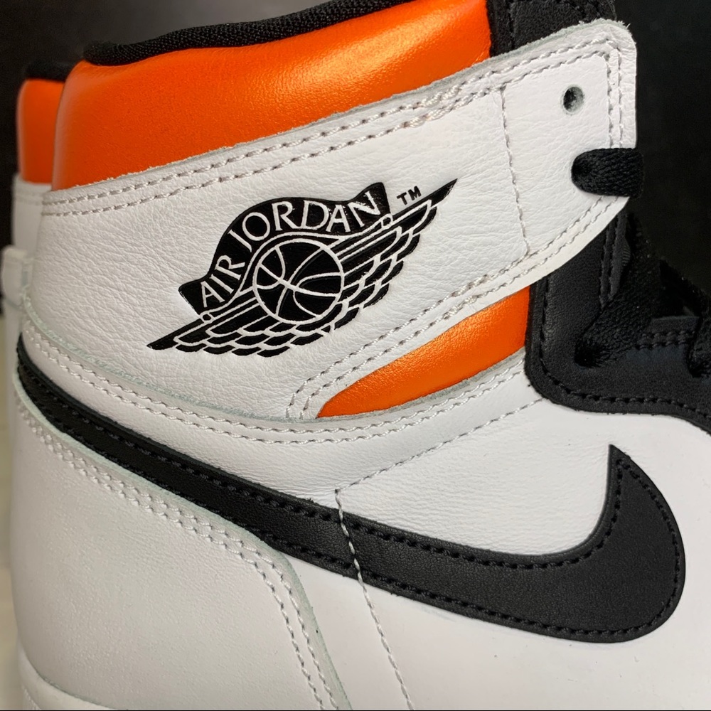 ⛔️SOLD⛔️ Nike Air Jordan 1 High OG Electro Orange - Picture 7 of 14